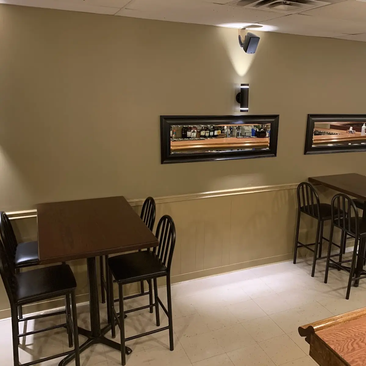 Vibe, Sandy's Riverside Grill