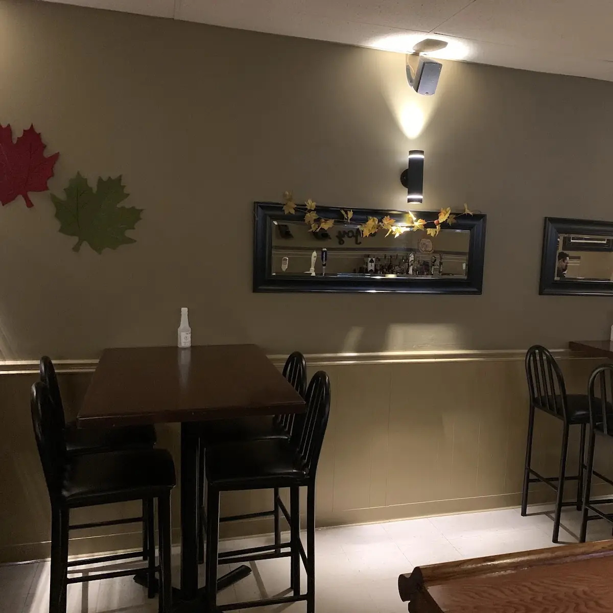 Vibe, Sandy's Riverside Grill