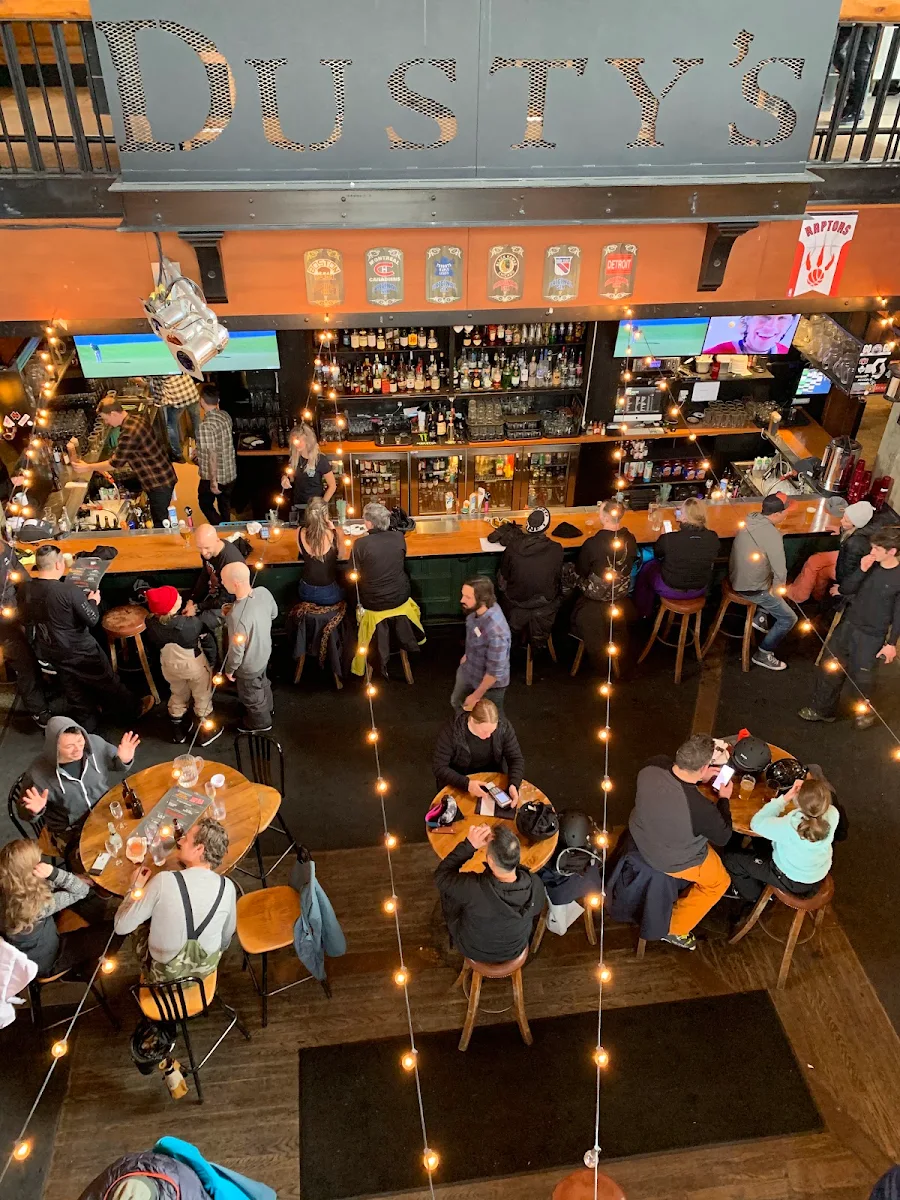 Vibe, Dusty's Bar & BBQ