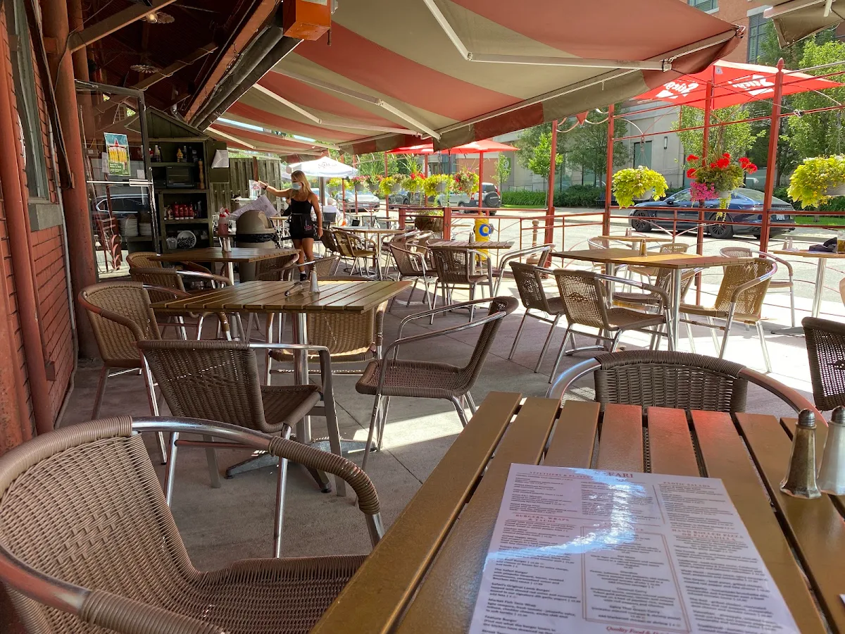Vibe, Safari Bar and Grill 1749 Avenue Rd