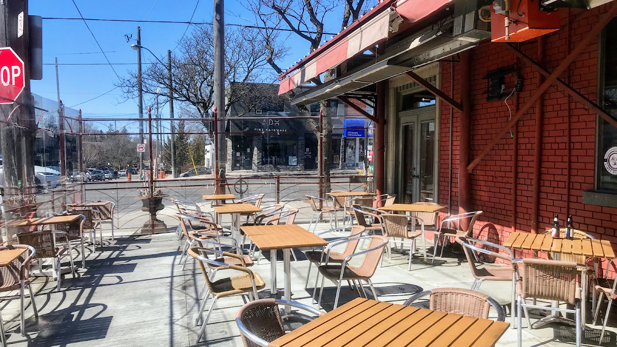 Vibe, Safari Bar and Grill 1749 Avenue Rd