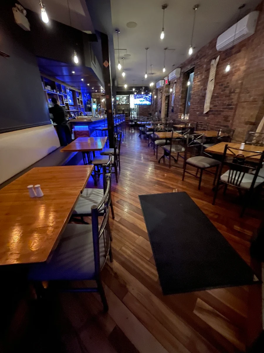Vibe, Safari Bar and Grill 1749 Avenue Rd
