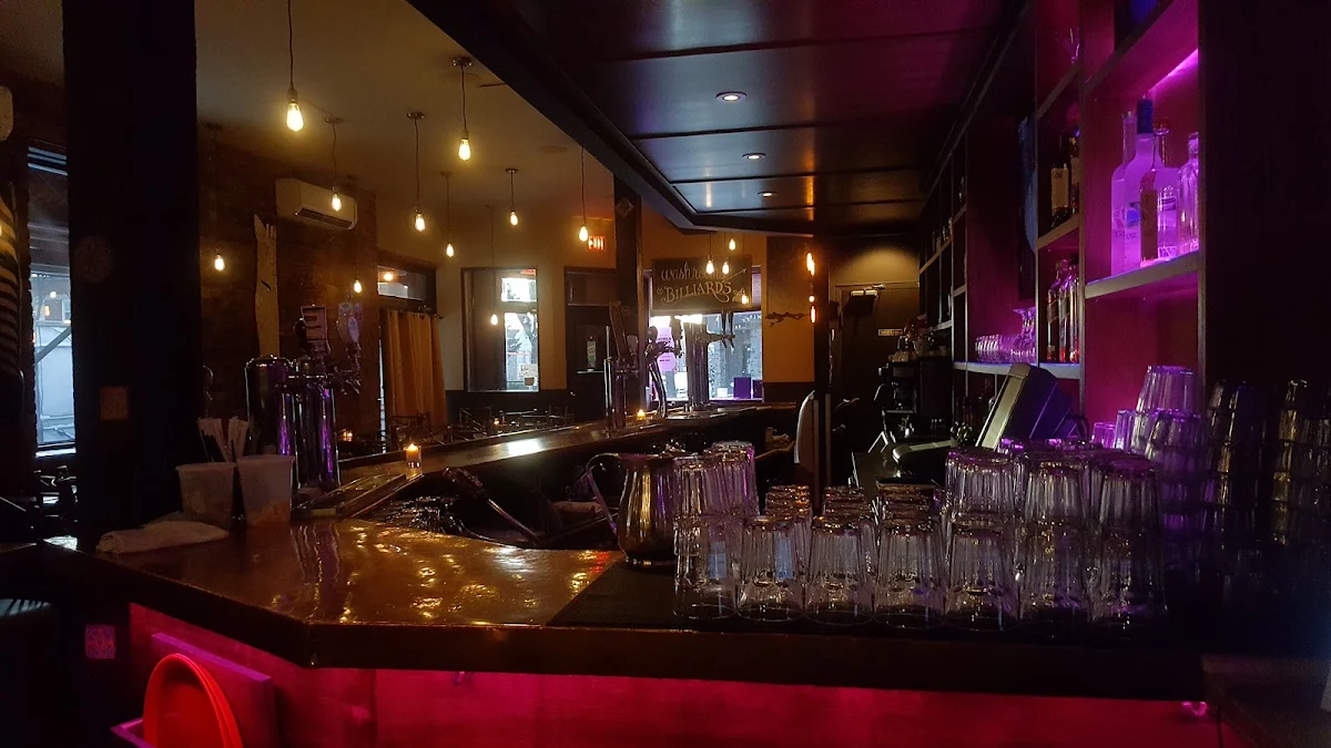 Vibe, Safari Bar and Grill 1749 Avenue Rd