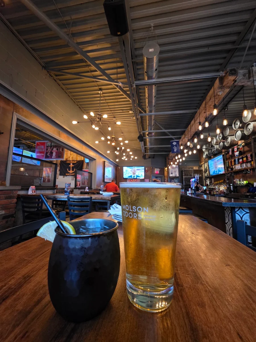 Food & drink, Cracker Jack's Bar & Grill