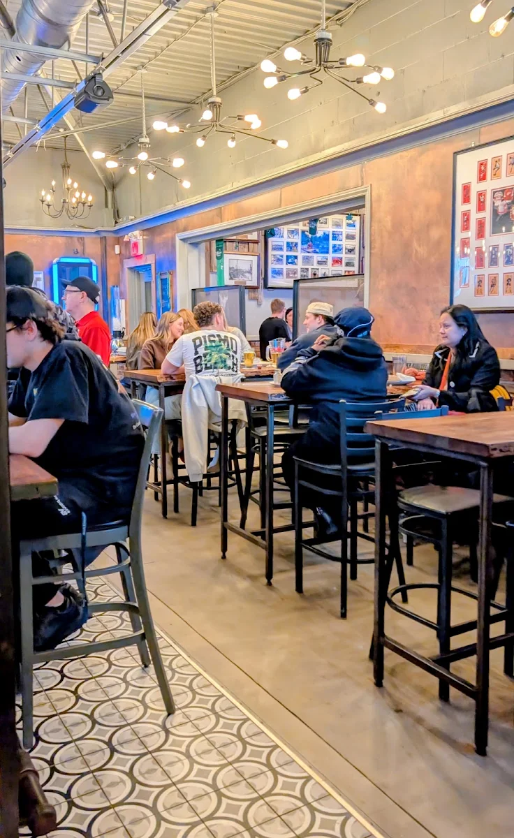 Vibe, Cracker Jack's Bar & Grill