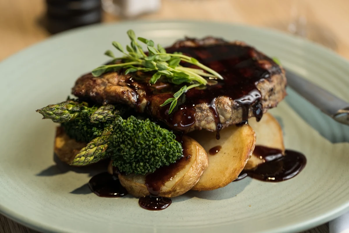 Food & drink, Rydges Pit Lane Hotel