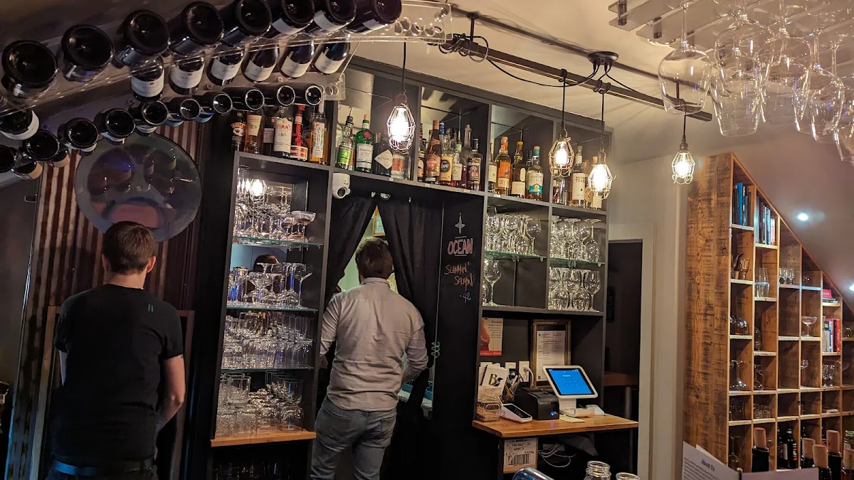 Vibe, Bruce Wine Bar