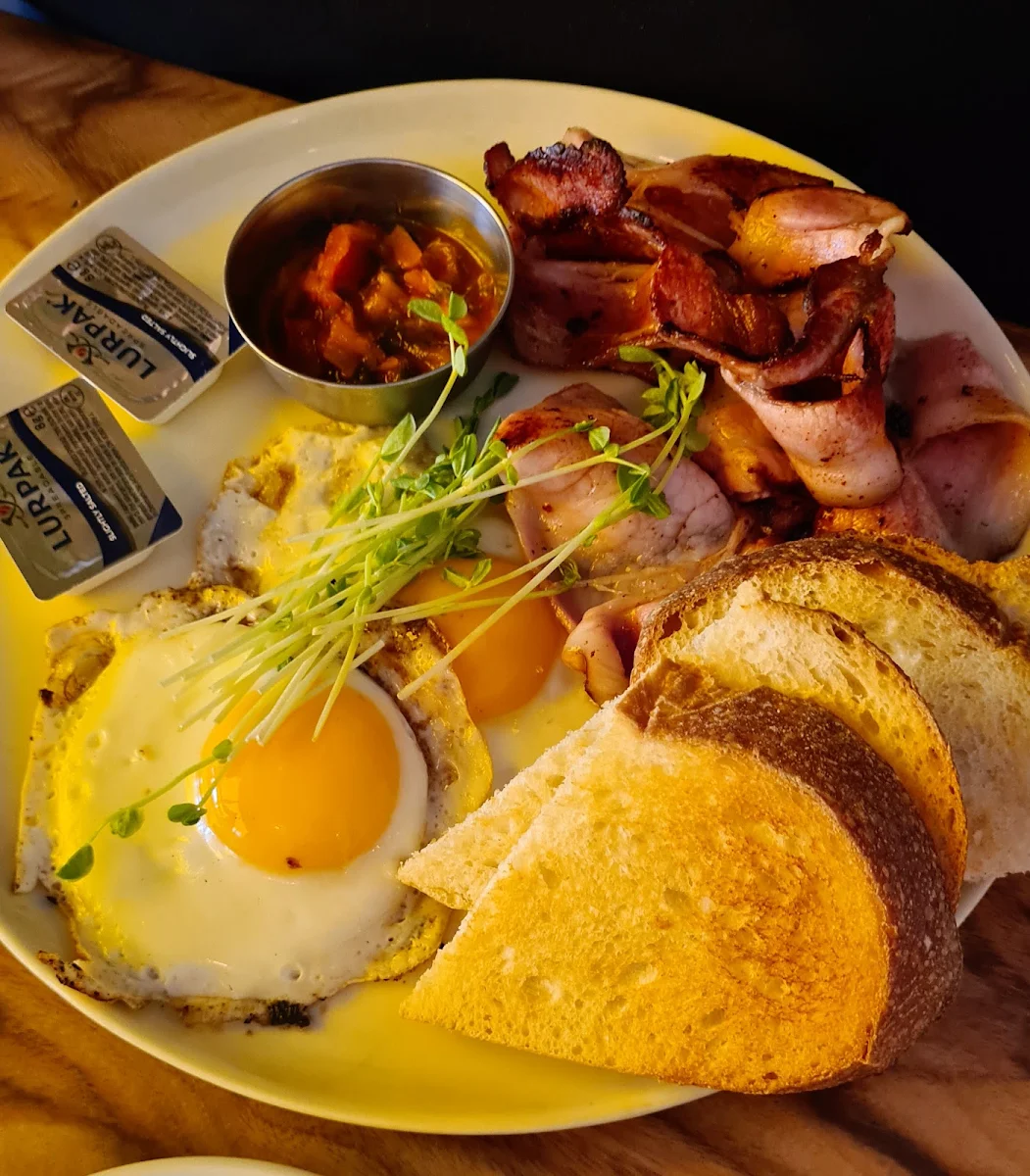 Food & drink, Wayne's Place