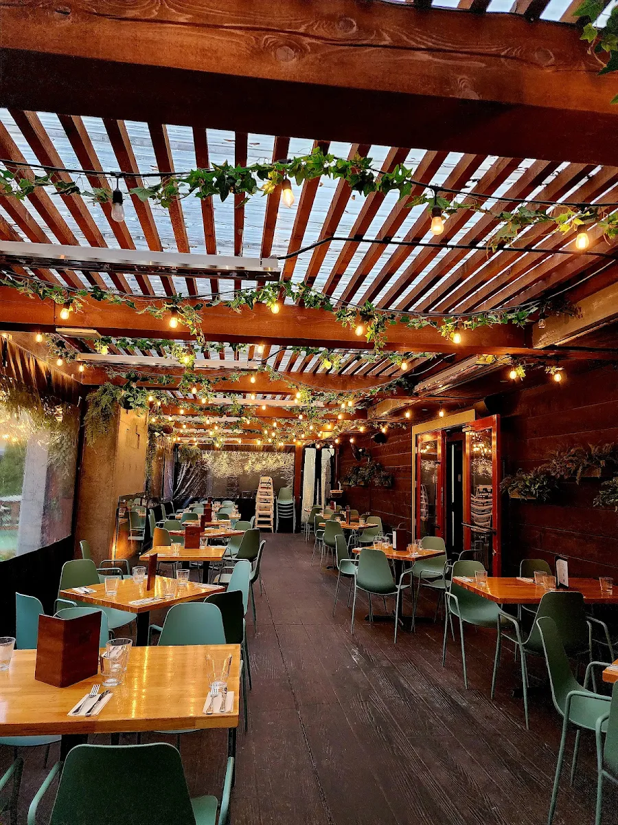 Vibe, Trading Post Eatery