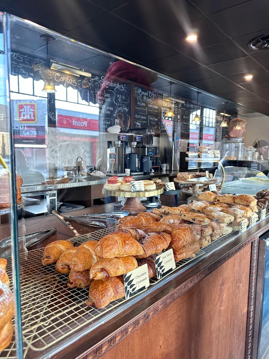 Vibe, Black Walnut Bakery Cafe