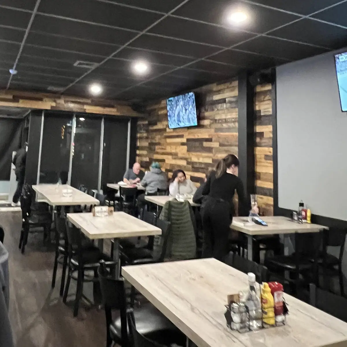 Vibe, Midtown | Tap & Grill