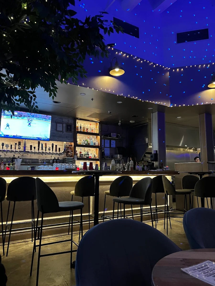 Vibe, Chit Chat Burger Bar