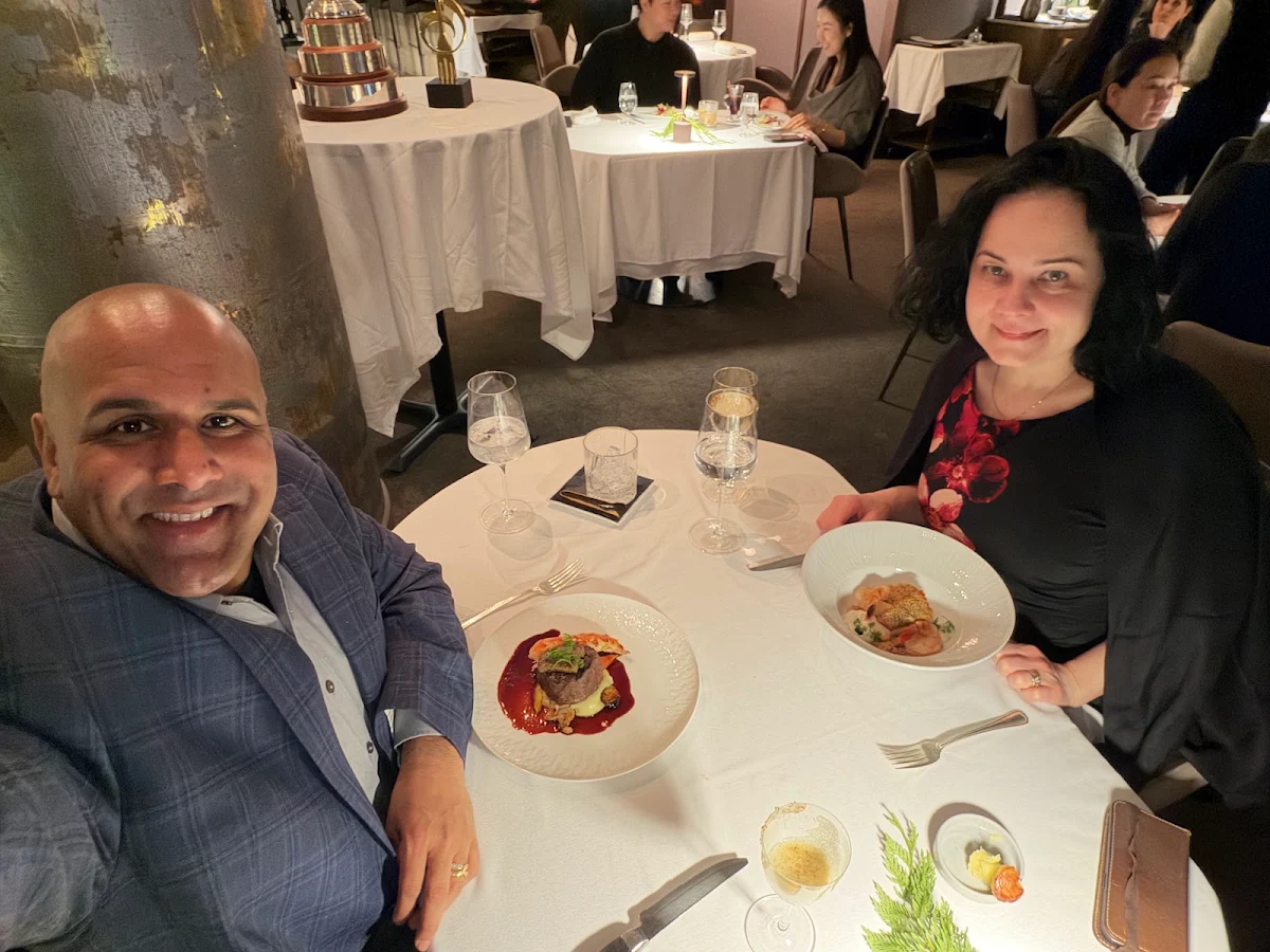 Vibe, Five Sails Restaurant
