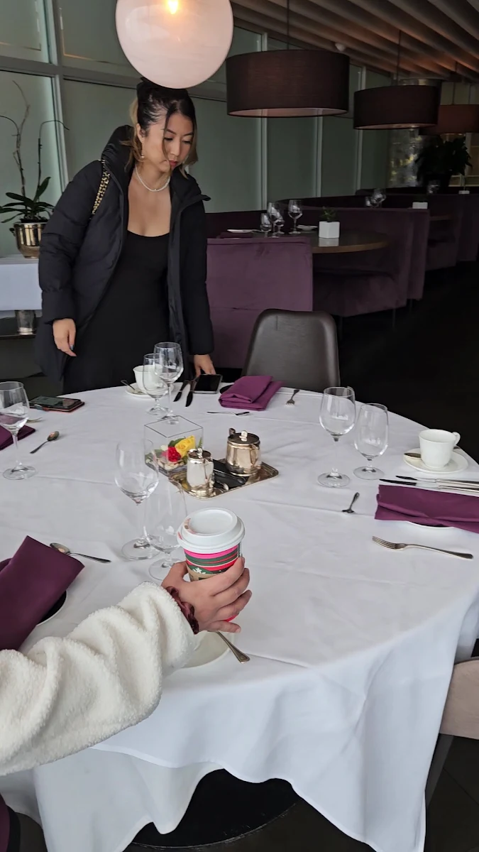 Vibe, Five Sails Restaurant