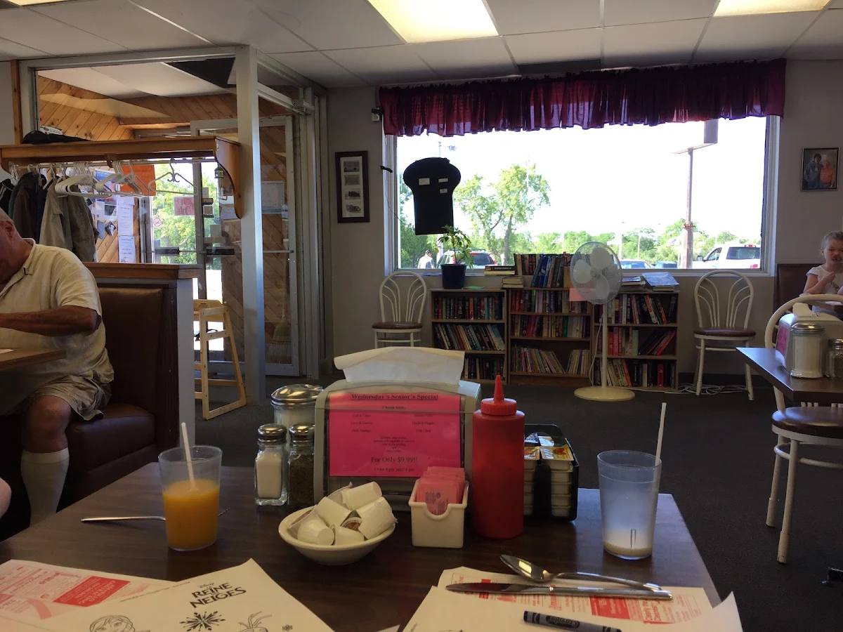 Vibe, Jean's Family Restaurant