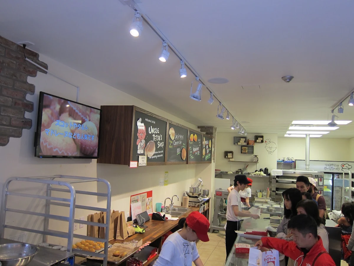 Vibe, Uncle Tetsu's Japanese Cheesecake at Bay & Dundas