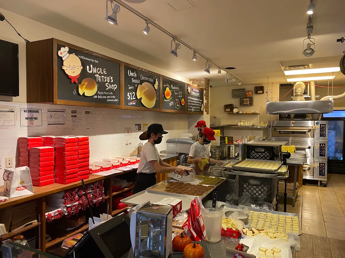 Vibe, Uncle Tetsu's Japanese Cheesecake at Bay & Dundas