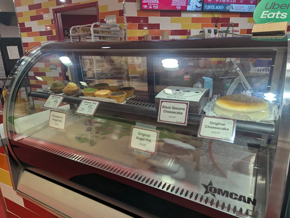 Vibe, Uncle Tetsu's Japanese Cheesecake at Bay & Dundas