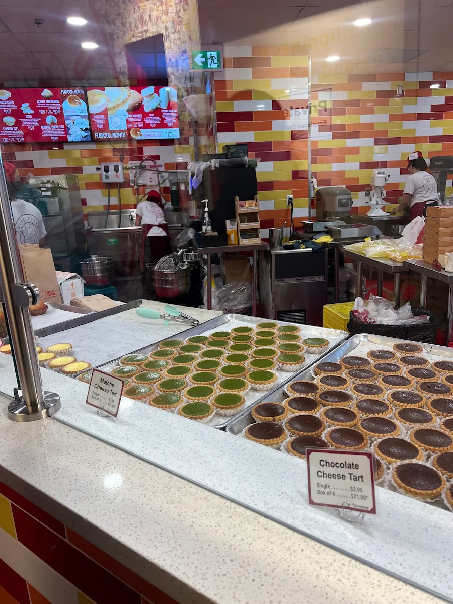 Vibe, Uncle Tetsu's Japanese Cheesecake at Bay & Dundas