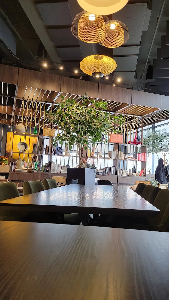 Vibe, Restaurant Sekoya