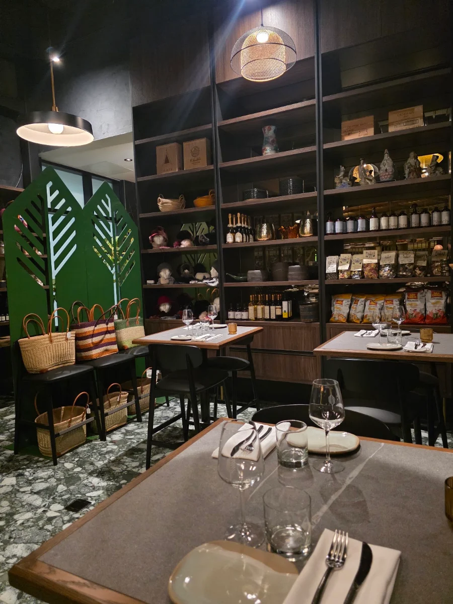 Vibe, Restaurant Sekoya