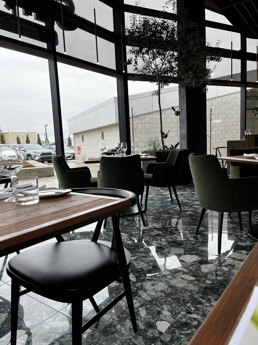 Vibe, Restaurant Sekoya