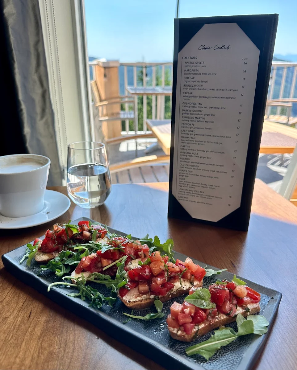 Food & drink, Alpina Restaurant at Villa Eyrie Resort