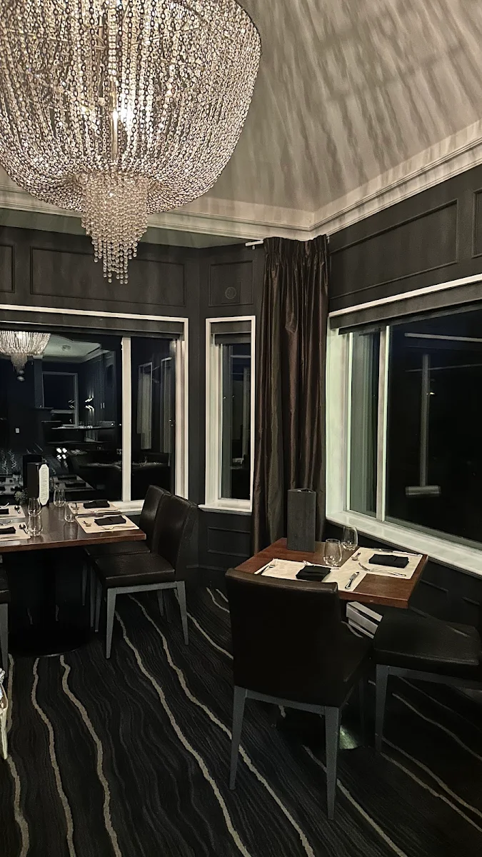Vibe, Alpina Restaurant at Villa Eyrie Resort