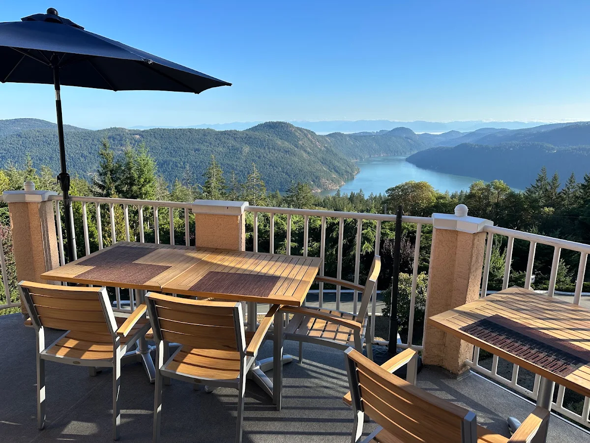 Vibe, Alpina Restaurant at Villa Eyrie Resort