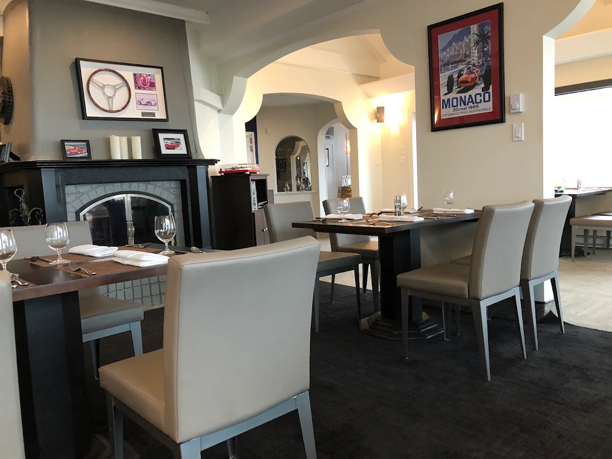 Vibe, Alpina Restaurant at Villa Eyrie Resort
