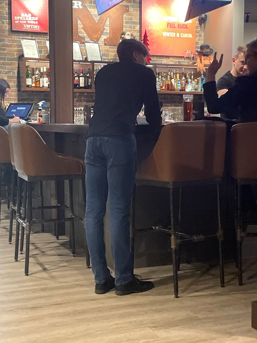 Vibe, MR MIKES SteakhouseCasual