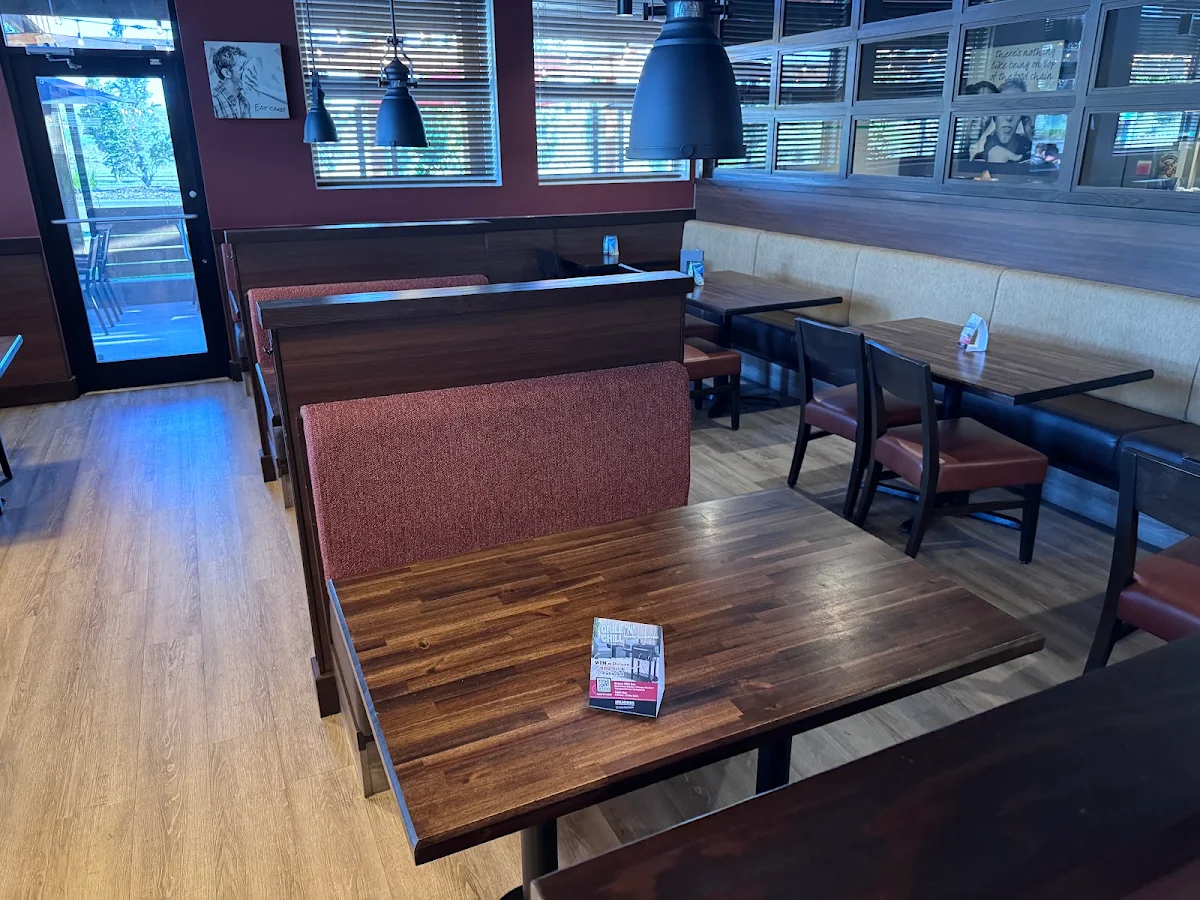 Vibe, MR MIKES SteakhouseCasual