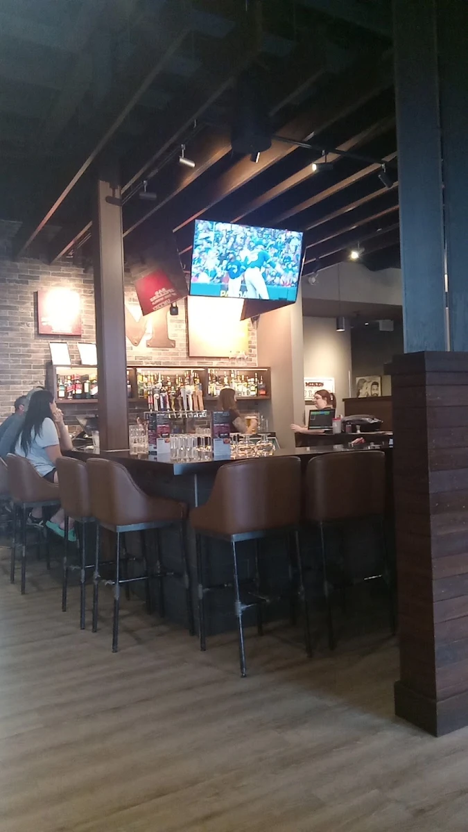 Vibe, MR MIKES SteakhouseCasual