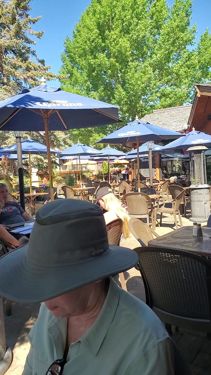 Vibe, The Wood Restaurant & Lounge