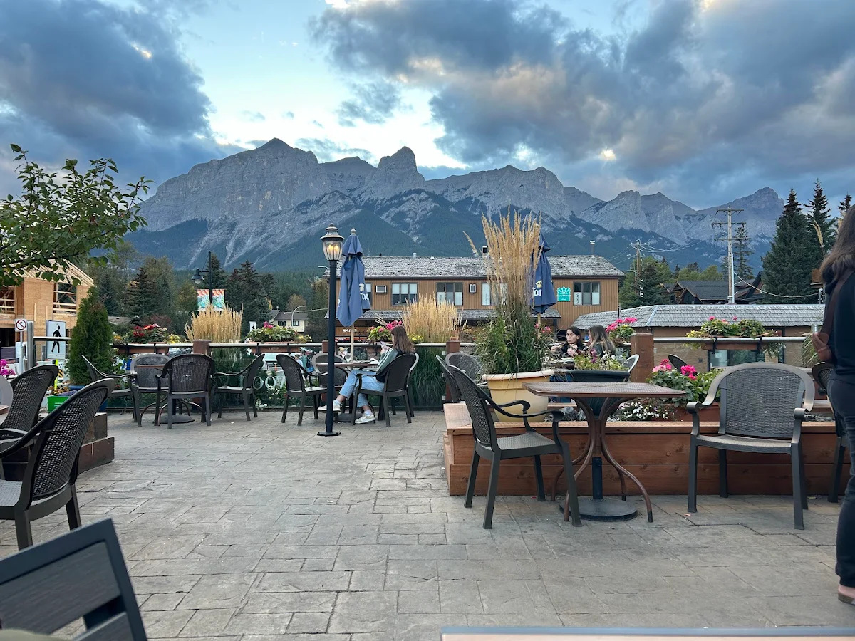 Vibe, The Wood Restaurant & Lounge