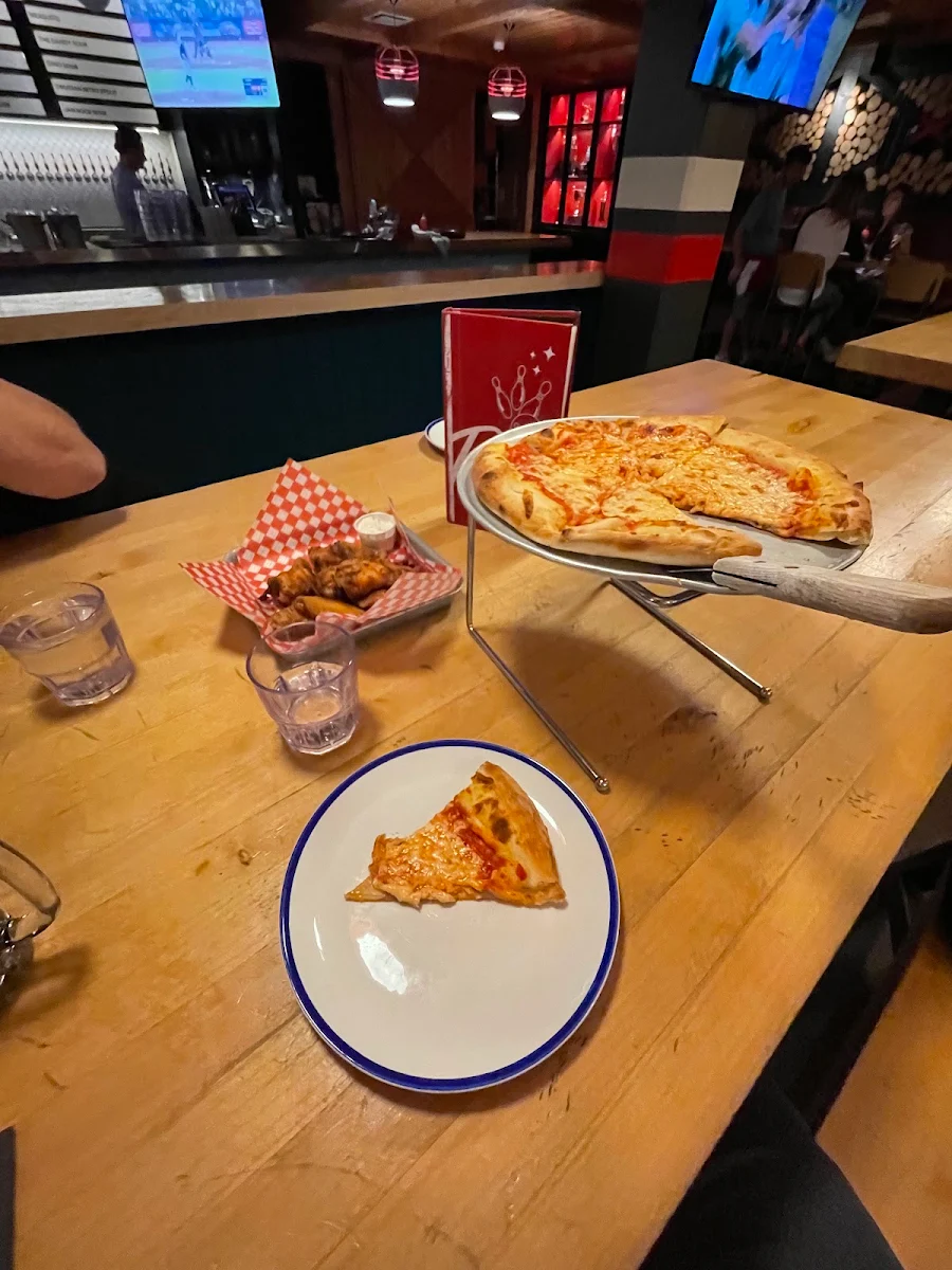 Food & drink, High Rollers Pizza & Bowling