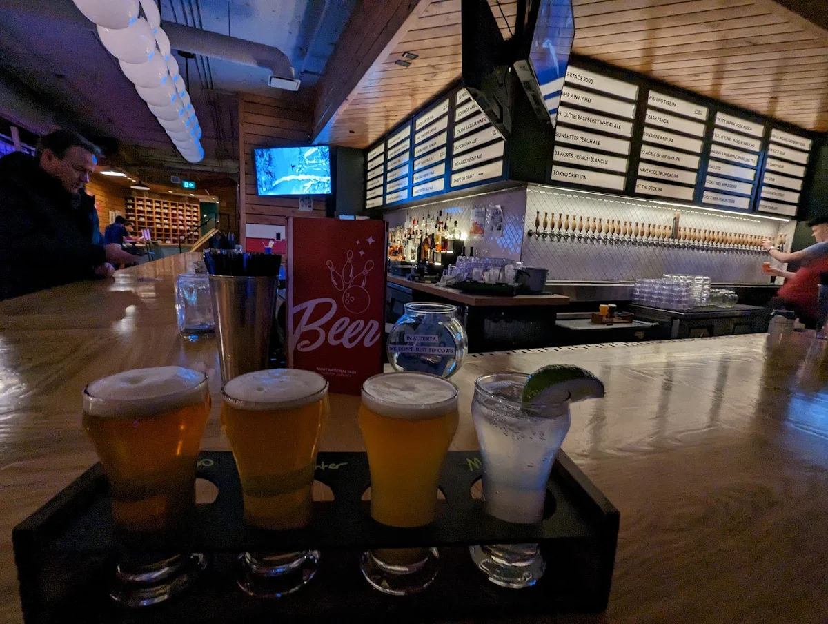 Food & drink, High Rollers Pizza & Bowling