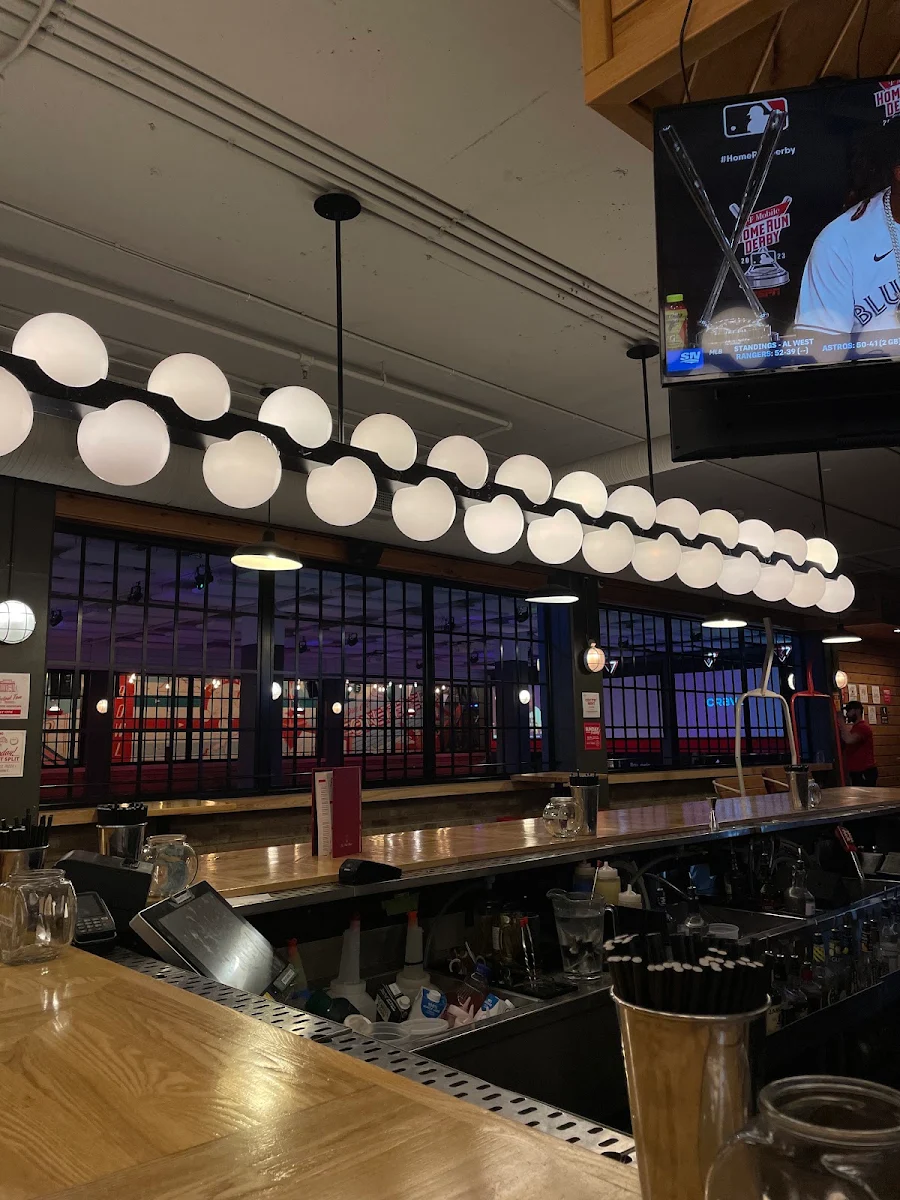 Vibe, High Rollers Pizza & Bowling