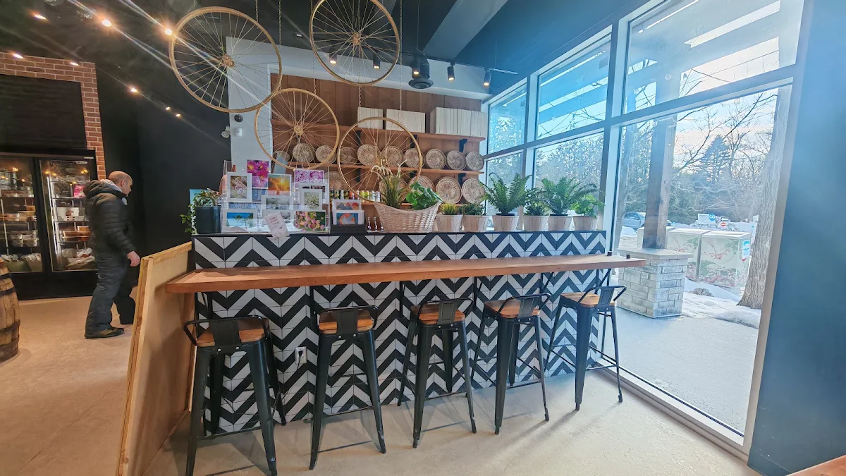 Vibe, Olivia bistro-boutique Chelsea