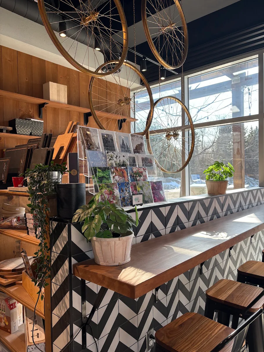 Vibe, Olivia bistro-boutique Chelsea