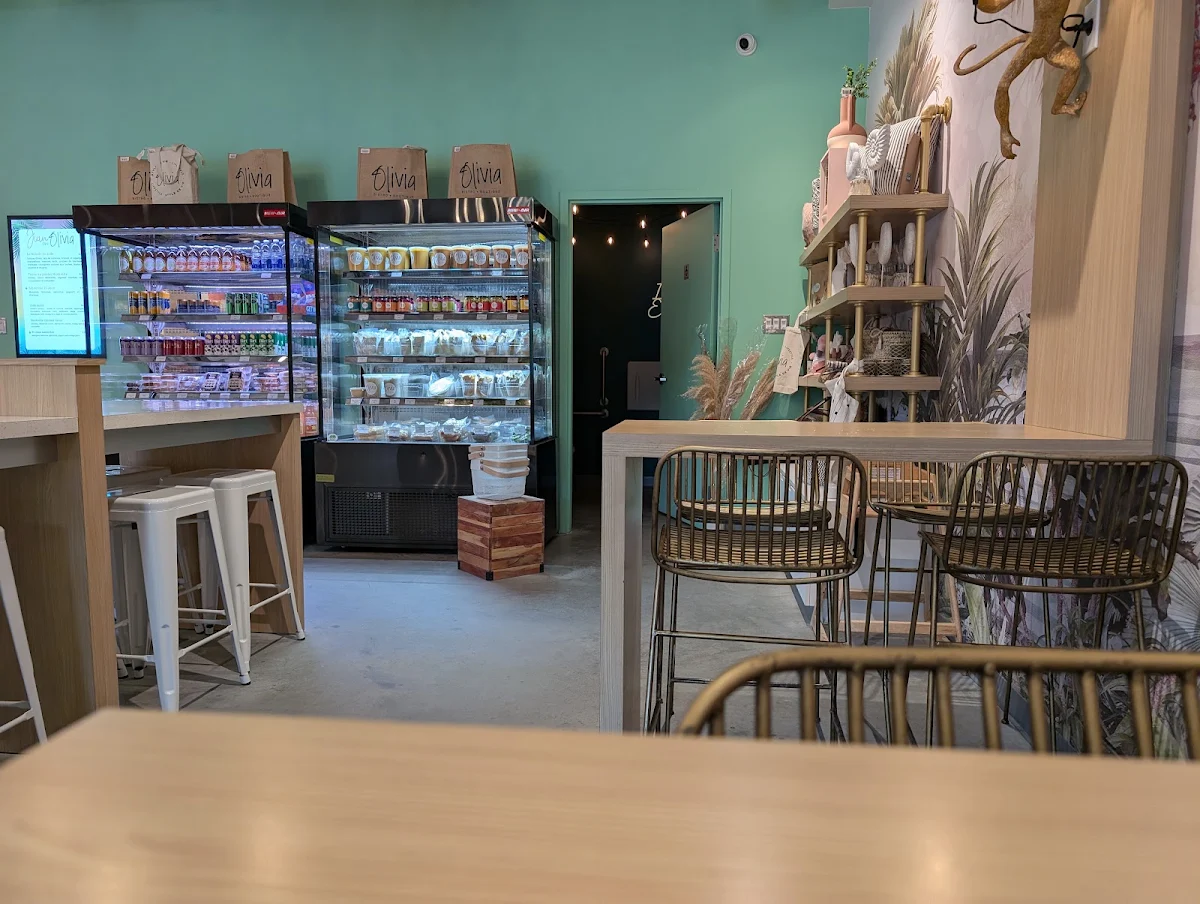 Vibe, Olivia bistro-boutique Chelsea