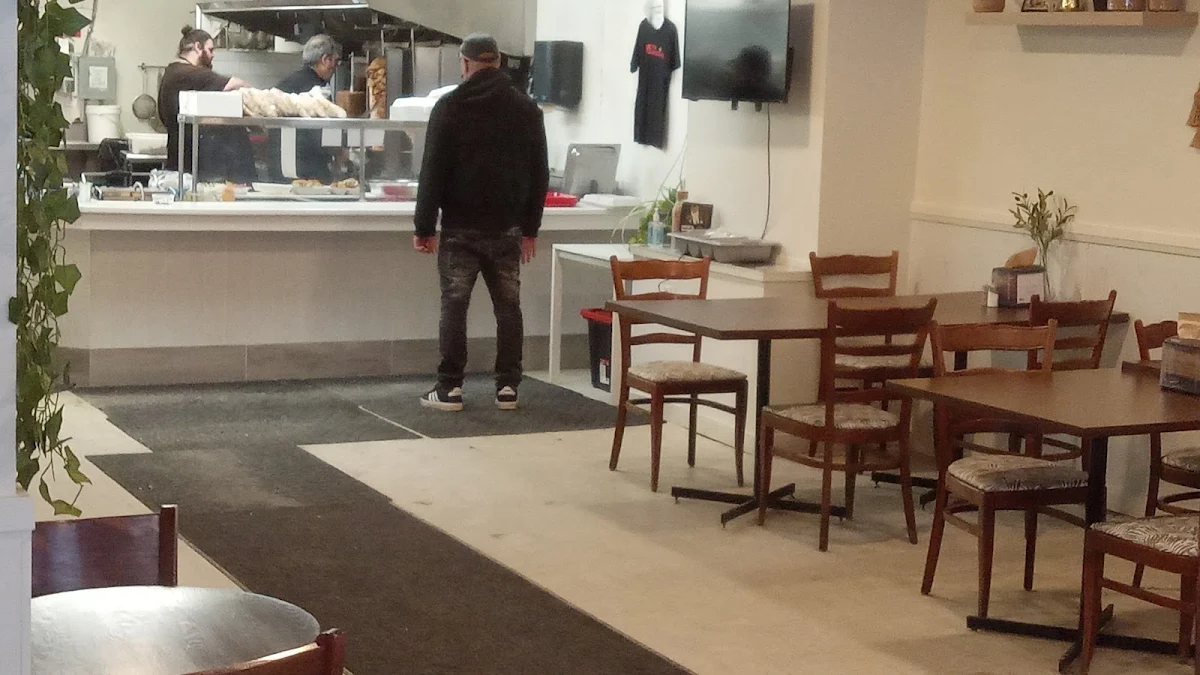 Vibe, Moe's Shawarma