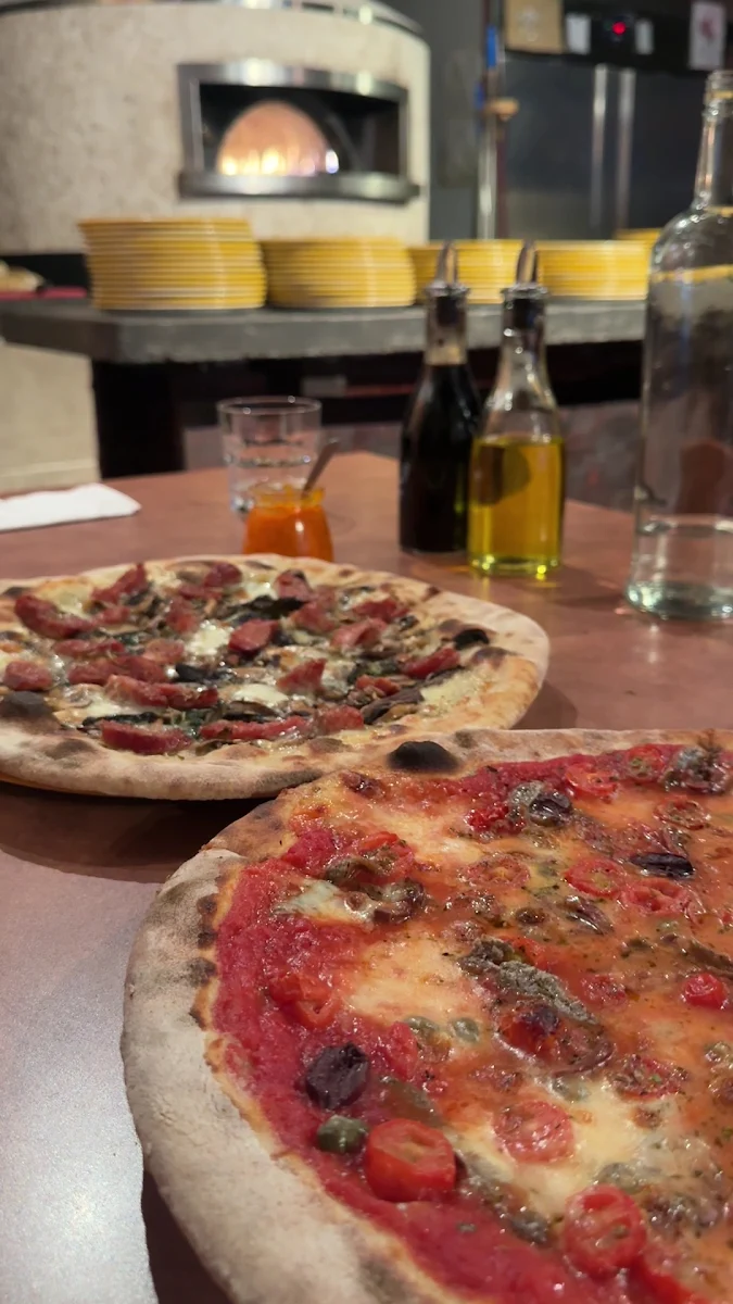 Food & drink, Napoli Centrale Pizzeria