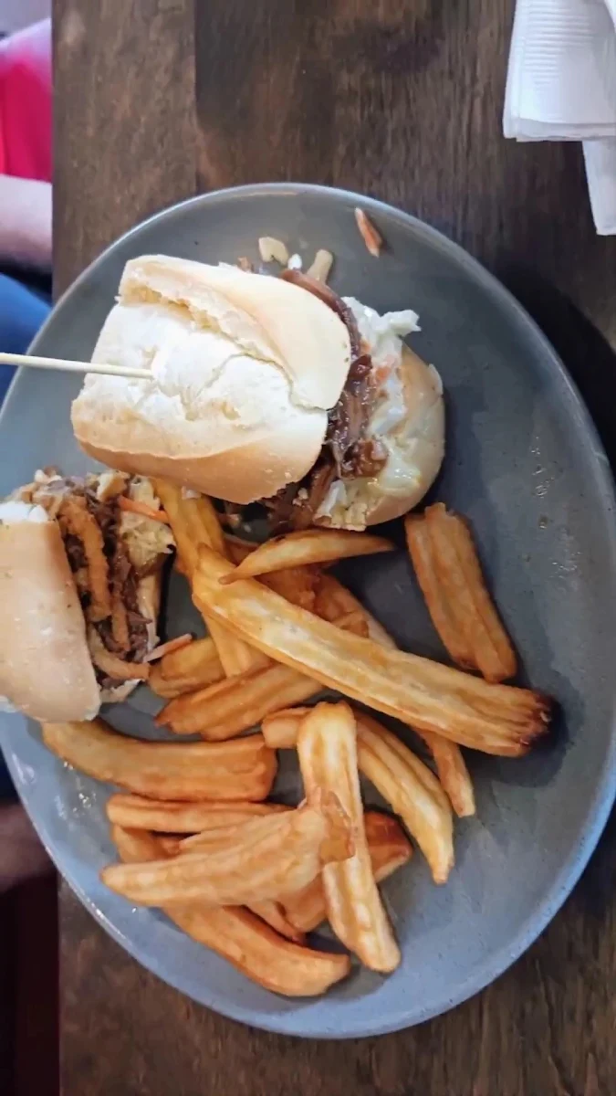 Food & drink, St. Louis Bar & Grill