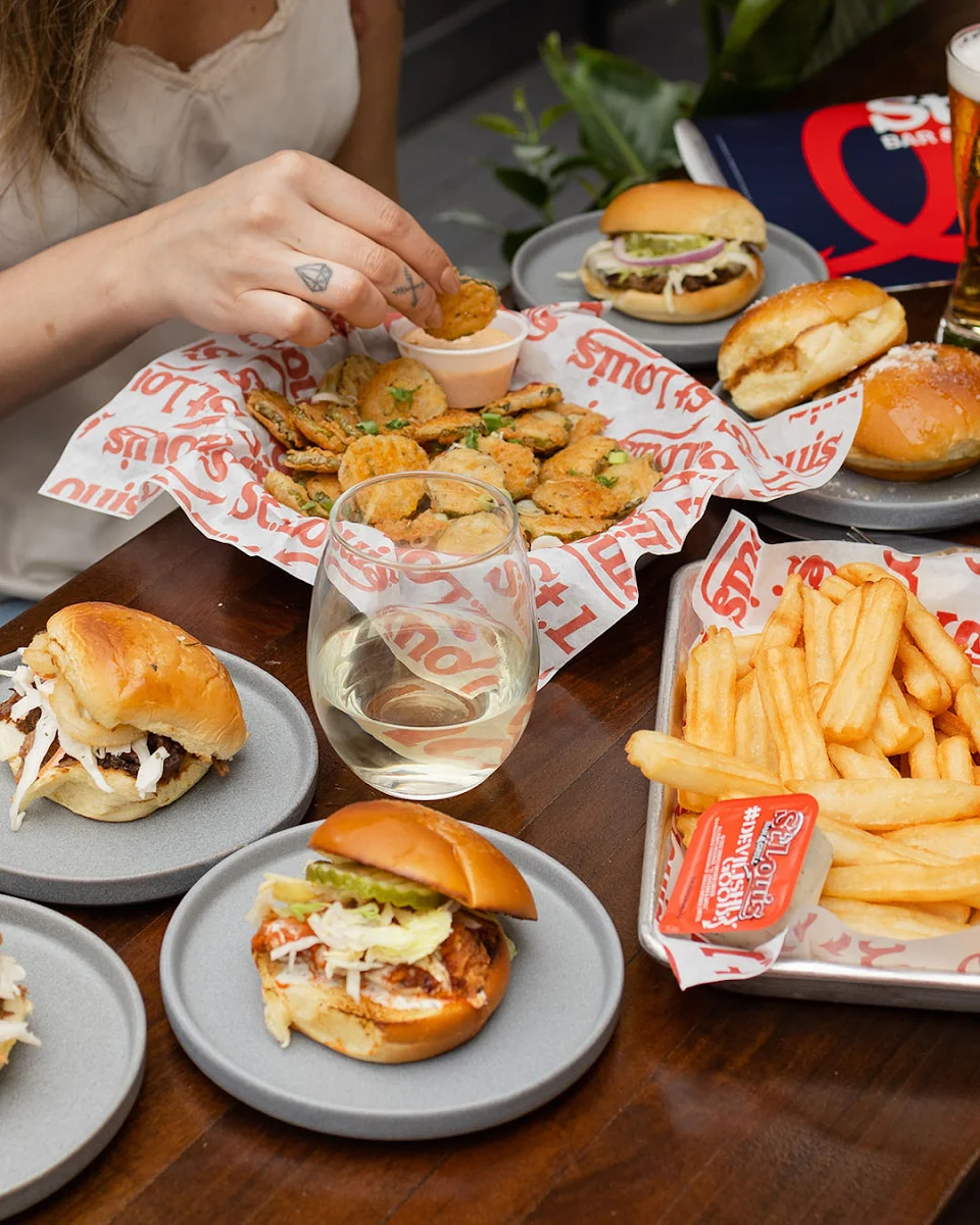 Food & drink, St. Louis Bar & Grill