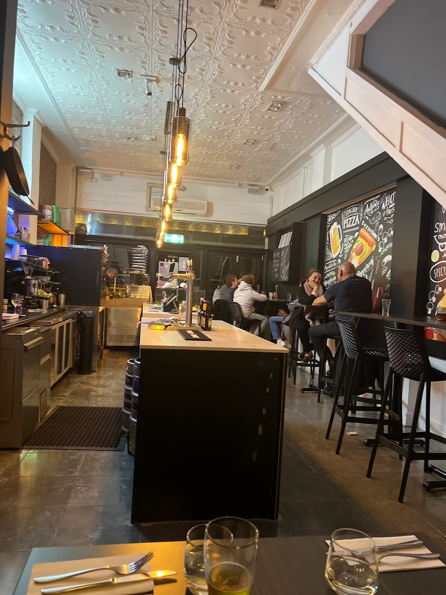 Vibe, Pezzetinos Pizza & Pasta
