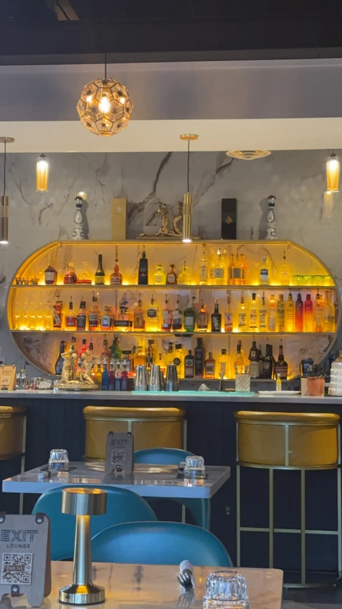 Vibe, EXIT Lounge