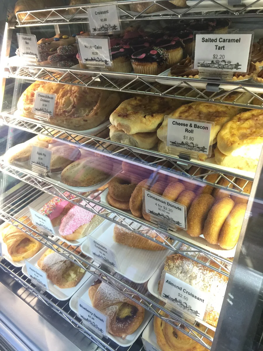Vibe, Kim Thi Hot Bread