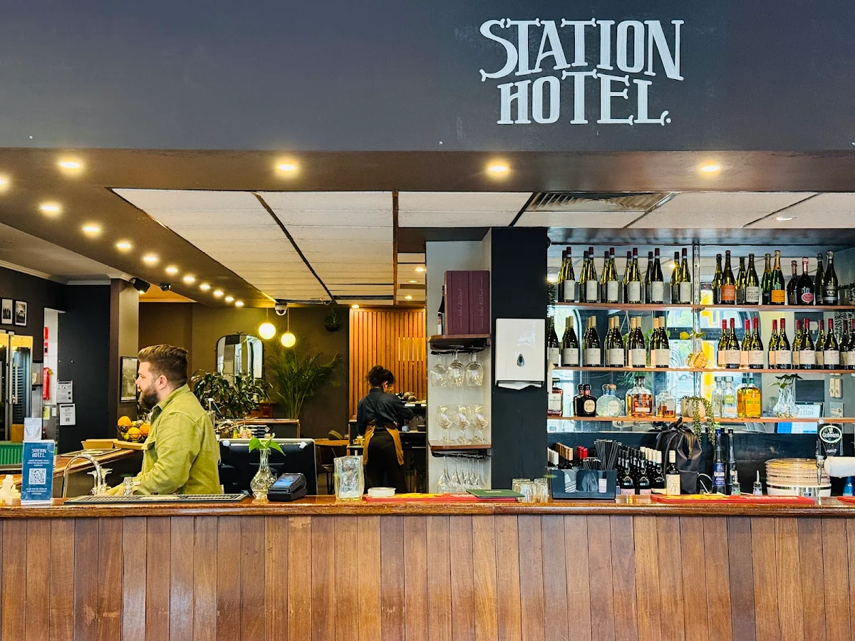 Vibe, Station Hotel