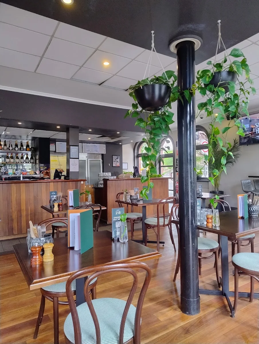 Vibe, Station Hotel